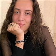 Sono una studentessa universitaria della facoltà di Matematica, e suono la chitarra da ormai 10 anni, molto portata per l'insegnamento e disponibile anche per l'aiuto compiti se necessario